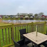 Lunas Lodge, 2 Bedrooms With Ensuites, Parking Nearby, 2 Dogs Welcome 度假居