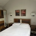 度假居 Lunas Lodge, 2 Bedrooms With Ensuites, Parking Nearby, 2 Dogs Welcome