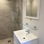 Lunas Lodge, 2 Bedrooms With Ensuites, Parking Nearby, 2 Dogs Welcome 度假居 *