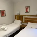 度假居 Lunas Lodge, 2 Bedrooms With Ensuites, Parking Nearby, 2 Dogs Welcome *