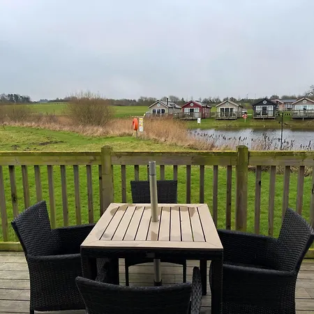 Lunas Lodge, 2 Bedrooms With Ensuites, Parking Nearby, 2 Dogs Welcome