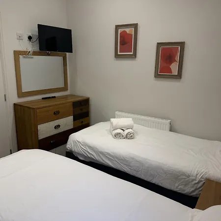 Lunas Lodge, 2 Bedrooms With Ensuites, Parking Nearby, 2 Dogs Welcome Casa de Férias *