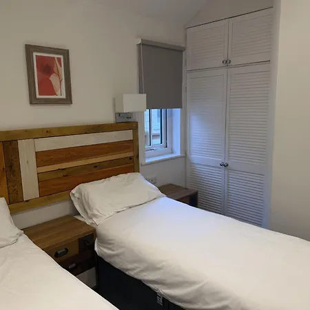 Lunas Lodge, 2 Bedrooms With Ensuites, Parking Nearby, 2 Dogs Welcome