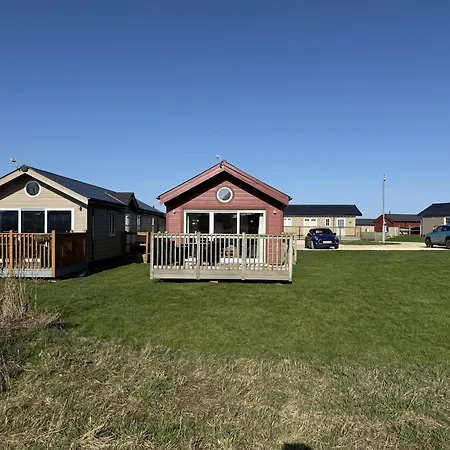 Lunas Lodge, 2 Bedrooms With Ensuites, Parking Nearby, 2 Dogs Welcome *
