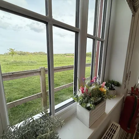 Lunas Lodge, 2 Bedrooms With Ensuites, Parking Nearby, 2 Dogs Welcome Casa de Férias *