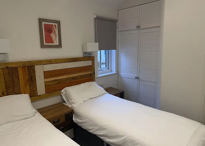 Lunas Lodge, 2 Bedrooms With Ensuites, Parking Nearby, 2 Dogs Welcome